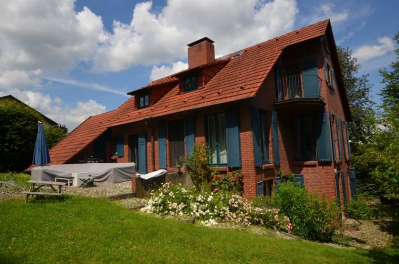 Höxter Großzügiges 1‑Familienwohnhaus mit Einliegerwohnung Ortsrand Höxter Haus kaufen