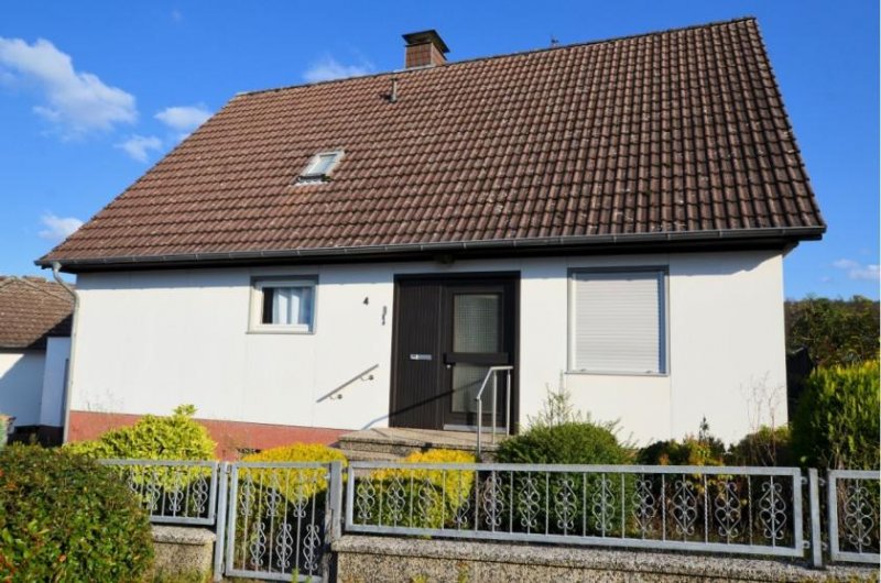 Boffzen 1-Familienwohnhaus mit Garage in bevorzugter Wohnlage Haus kaufen