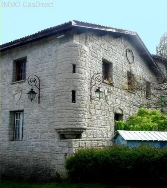 Vienne einmalige und märchenhaft gelegene und grosse Liegenschaft mit Nebengebäude und 2 Teichen, auf 2 Hektar Land. Ein Traum! Haus