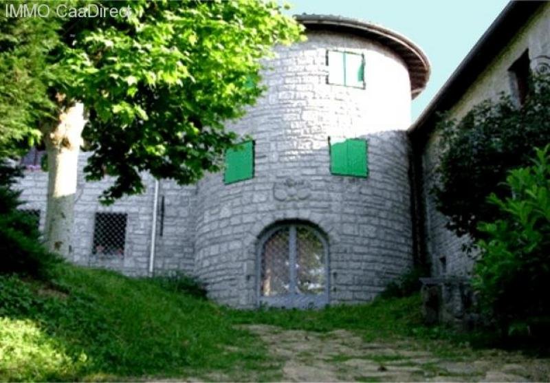 Vienne einmalige und märchenhaft gelegene und grosse Liegenschaft mit Nebengebäude und 2 Teichen, auf 2 Hektar Land. Ein Traum! Haus