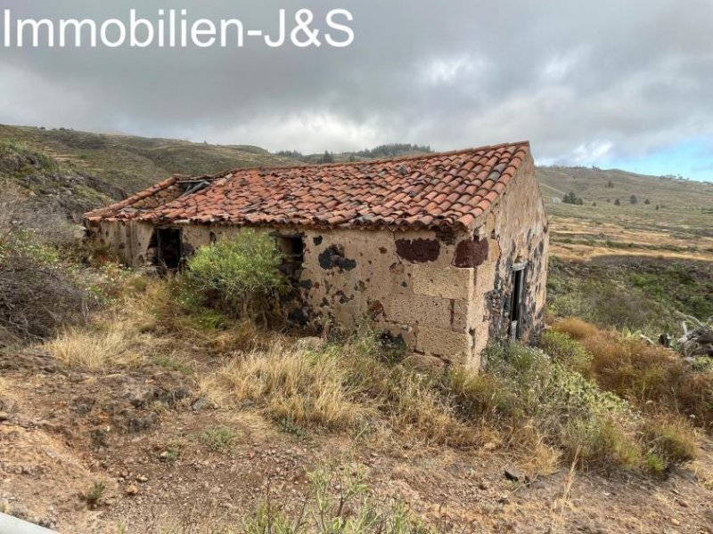 Arona Amplio terreno rústico con 3 edificaciones en Arona Pueblo Grundstück kaufen