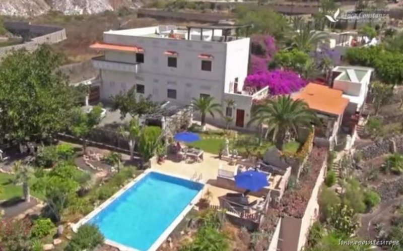 Adeje Herrenhausfinca mit mehrern Gästehäusern, Pool und grandiosem Blick nach La Gomera! Haus kaufen