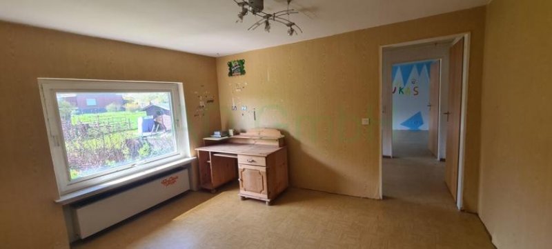 Hahausen Ehemaliger Bauernhof, Hofstelle mit Wohnhaus, Scheune und großem Grundstück Haus kaufen