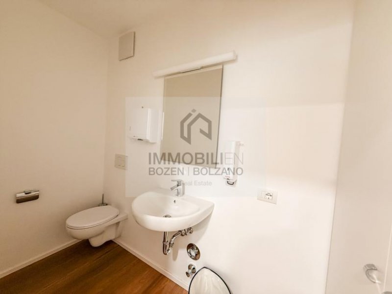 Bozen Sehr schönes und helles Büro zu verkaufen Gewerbe kaufen