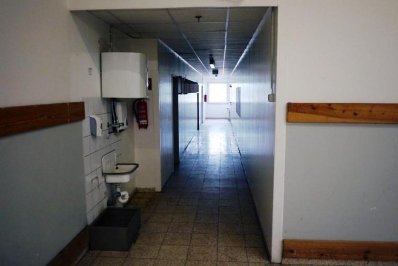 Genthin Teilvermietetes Gewerbezentrrum zu verkaufen - ehemaliges Einkaufszentrum Gewerbe kaufen