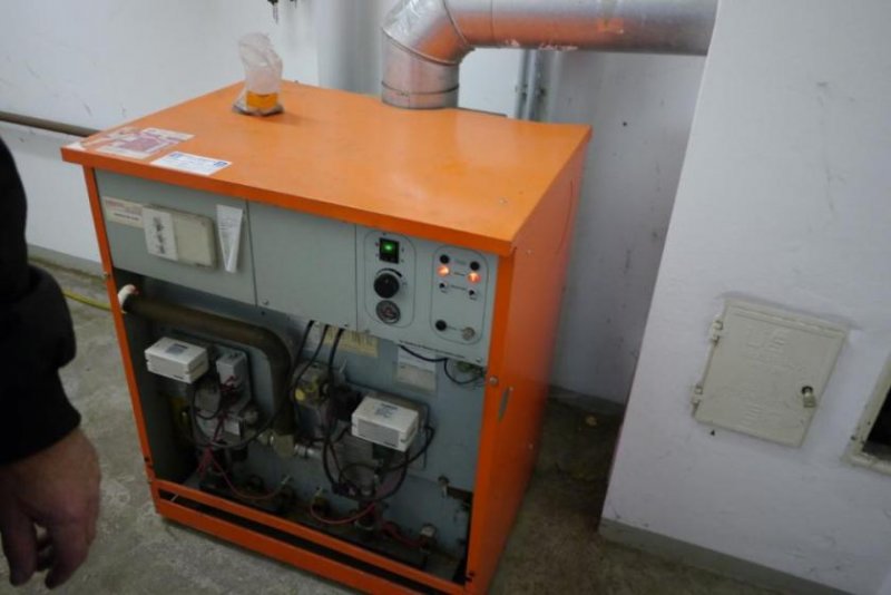 Genthin Teilvermietetes Gewerbezentrrum zu verkaufen - ehemaliges Einkaufszentrum Gewerbe kaufen