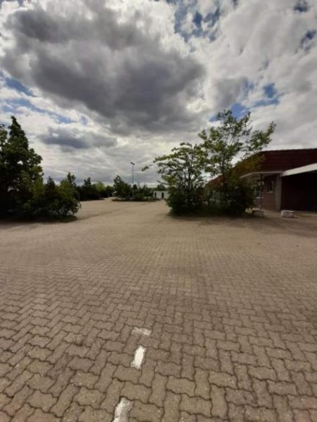 Genthin Teilvermietetes Gewerbezentrrum zu verkaufen - ehemaliges Einkaufszentrum Gewerbe kaufen