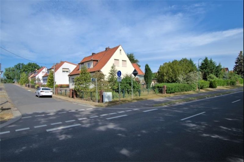 Ferchland Doppelhaushälfte mit 3 Garagen auf großem Grundstück. Haus kaufen