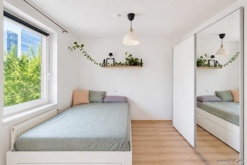 Düsseldorf Gepflegtes Apartment mit separatem Schlafzimmer und Tiefgarage in Derendorf/Pempelfort Wohnung kaufen