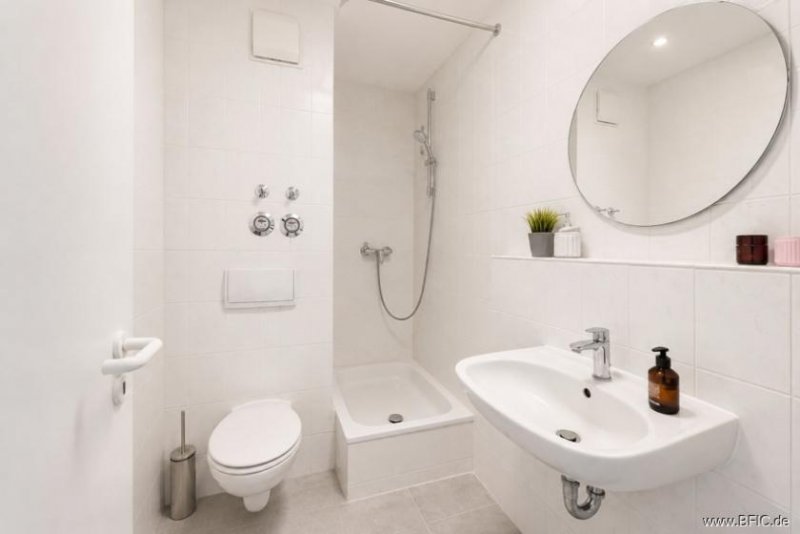 Düsseldorf Gepflegtes Apartment mit separatem Schlafzimmer und Tiefgarage in Derendorf/Pempelfort Wohnung kaufen