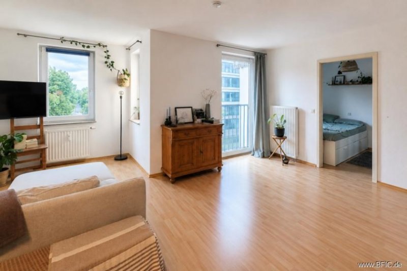 Düsseldorf Gepflegtes Apartment mit separatem Schlafzimmer und Tiefgarage in Derendorf/Pempelfort Wohnung kaufen
