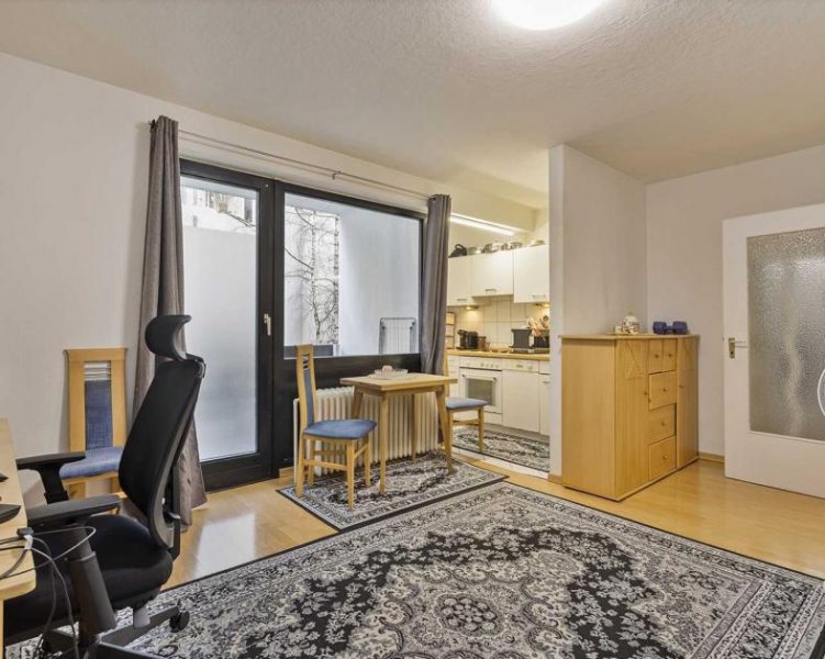 Düsseldorf Ideal aufgeteilte 2-Zimmer-Wohnung mit zwei Loggien und Aufzug in Düsseldorf-Pempelfort
Wohnung kaufen