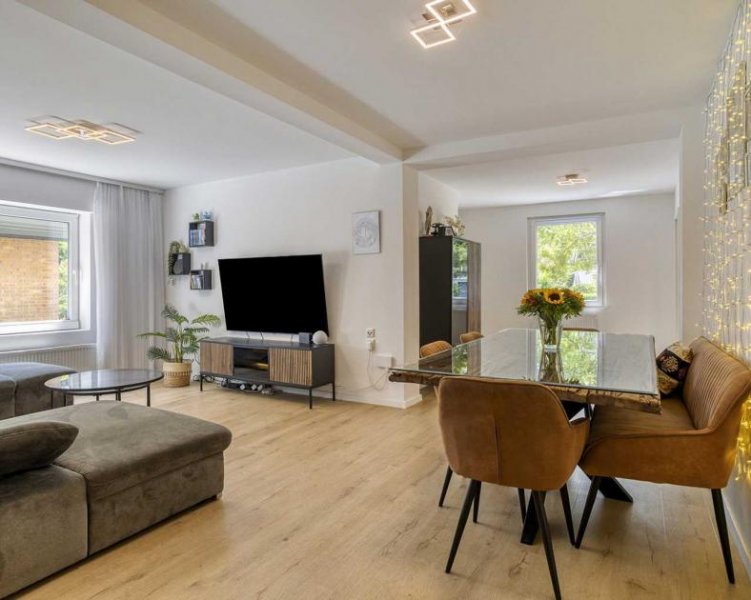 Düsseldorf Düsseldorf-Angermund: Neuwertiges, freistehendes Haus auf großem Grundstück Haus kaufen