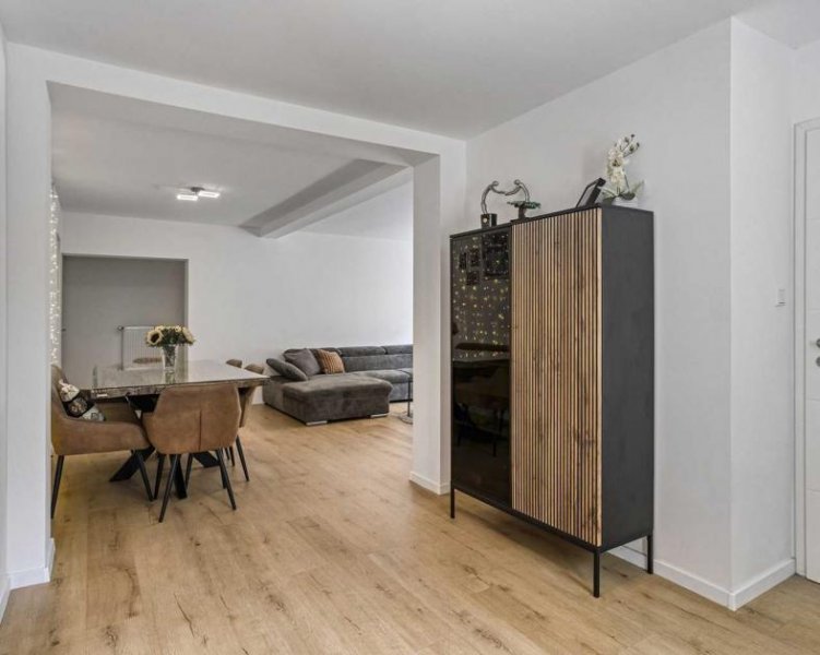 Düsseldorf Düsseldorf-Angermund: Neuwertiges, freistehendes Haus auf großem Grundstück Haus kaufen