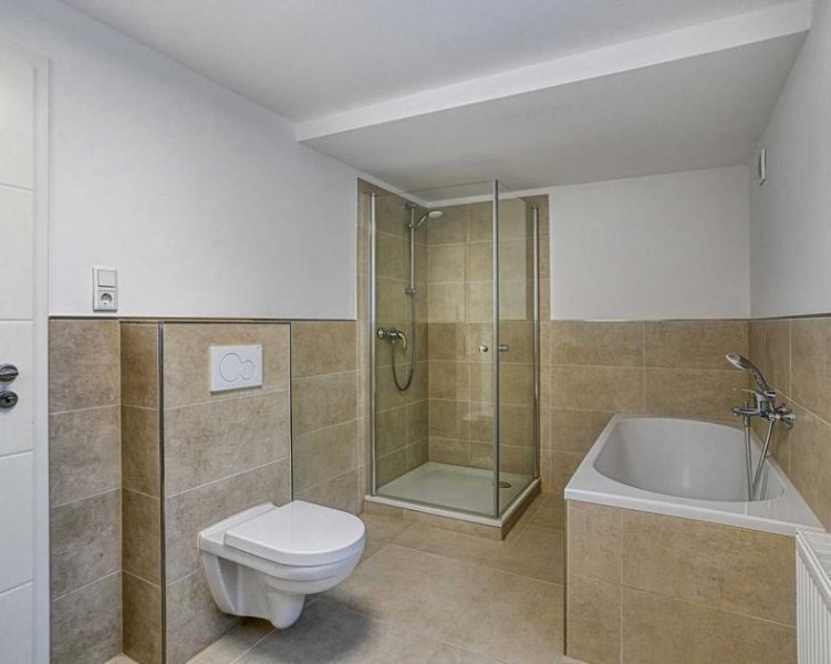 Düsseldorf Düsseldorf-Angermund: Neuwertiges, freistehendes Haus auf großem Grundstück Haus kaufen