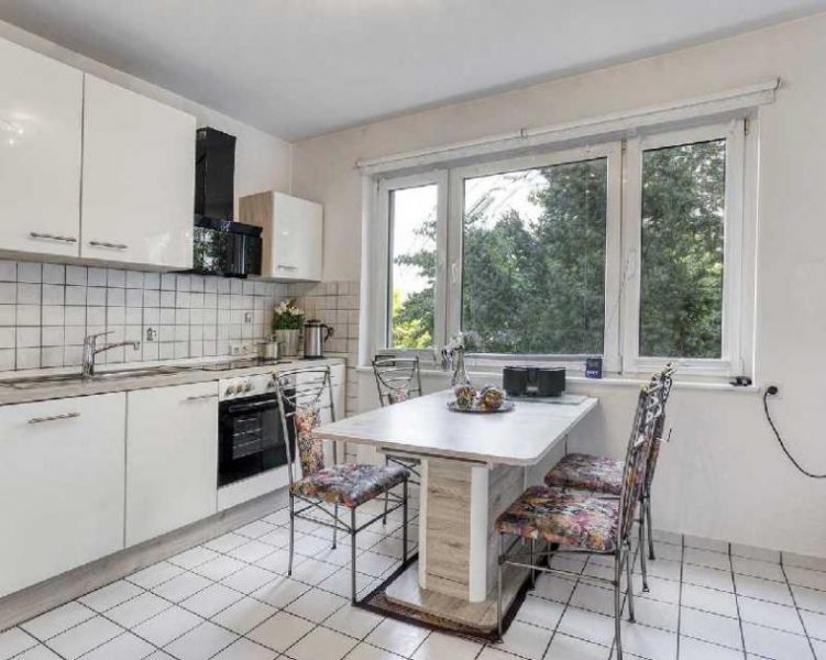 Ratingen Attraktive Innenstadtlage: 3-Zimmer-Wohnung mit Balkon in ruhigem 4-Parteienhaus
 Wohnung kaufen