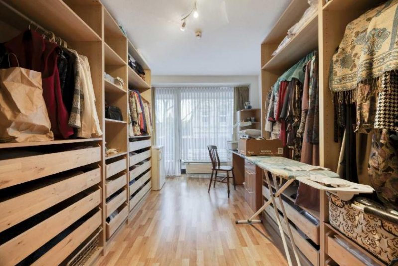 Ratingen Großzügige 4-Zimmer-Stadtwohnung mit zwei Loggien und Aufzug in Ratingen-Mitte
 Wohnung kaufen