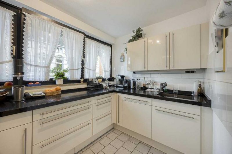 Ratingen Großzügige 4-Zimmer-Stadtwohnung mit zwei Loggien und Aufzug in Ratingen-Mitte
 Wohnung kaufen