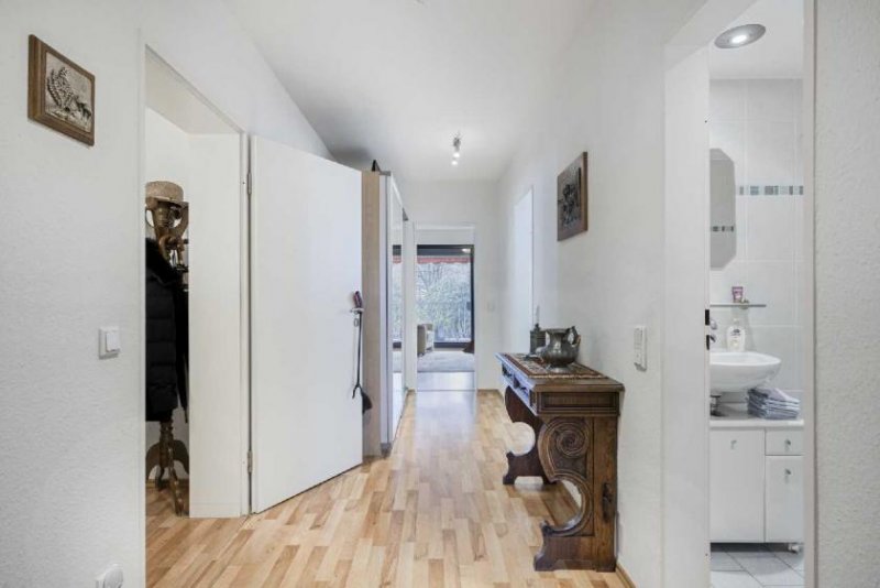 Ratingen Großzügige 4-Zimmer-Stadtwohnung mit zwei Loggien und Aufzug in Ratingen-Mitte
 Wohnung kaufen