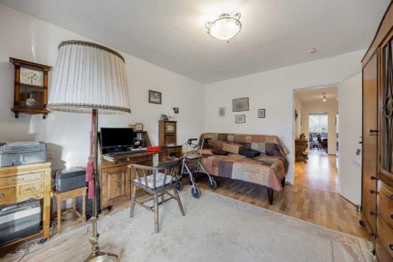 Ratingen Großzügige 4-Zimmer-Stadtwohnung mit zwei Loggien und Aufzug in Ratingen-Mitte
 Wohnung kaufen