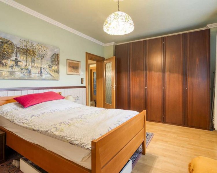 Ratingen Großzügiges Mehrfamilienhaus auf großem Grundstück in zentraler Lage Ratingen-Mitte Haus kaufen