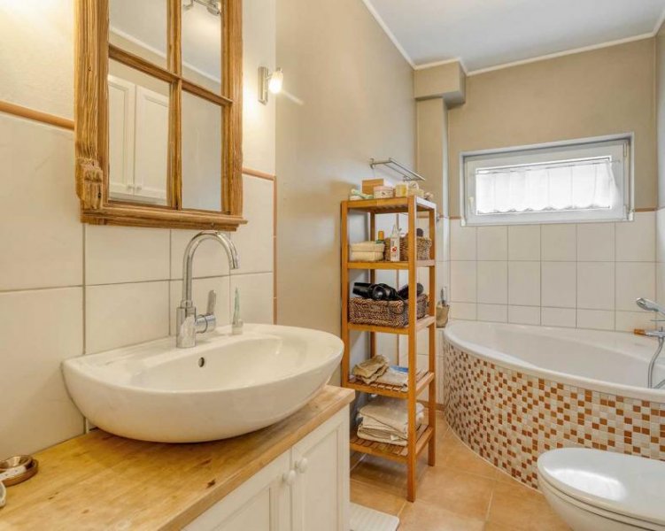 Ratingen Großzügiges Mehrfamilienhaus auf großem Grundstück in zentraler Lage Ratingen-Mitte Haus kaufen