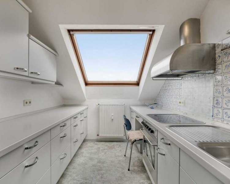 Ratingen Helle 3-Zimmer-Dachgeschosswohnung mit Sonnenbalkon in Ratingen-Mitte/Ost Wohnung kaufen