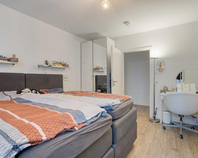 Ratingen Lichtdurchflutete 4-Zimmer-Wohnung mit Loggia und TG-Stellplatz in Ratingen-Mitte
 Wohnung kaufen