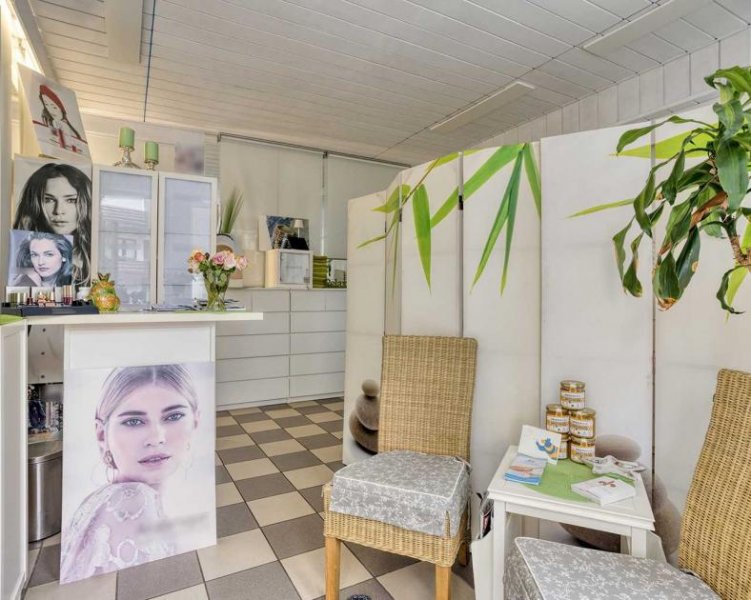 Ratingen Teilvermietetes Ladenlokal mit zwei Einheiten und Stellplatz in Ratingen Gewerbe kaufen