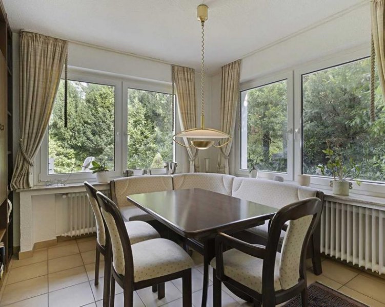 Ratingen Bestlage in Ratingen-Ost: Freistehendes Einfamilienhaus auf großem Grundstück Haus kaufen