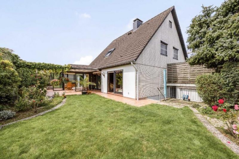 Ratingen Blick ins Grüne: Freistehendes Zweifamilienhaus in Ratingen-Homberg Haus kaufen