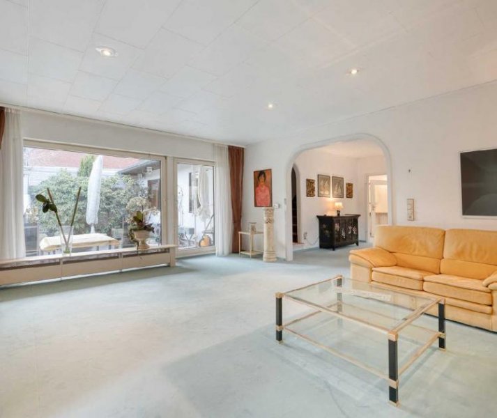 Ratingen Freistehendes Einfamilienhaus mit Doppelgarage und großzügiger Wohnfläche in Ratingen-Homberg Haus kaufen