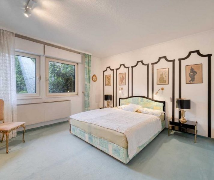 Ratingen Freistehendes Einfamilienhaus mit Doppelgarage und großzügiger Wohnfläche in Ratingen-Homberg Haus kaufen