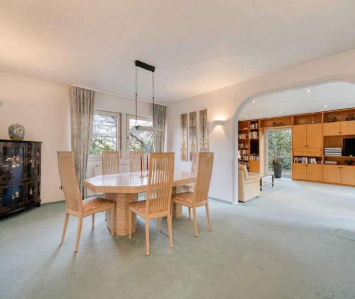 Ratingen Freistehendes Einfamilienhaus mit Doppelgarage und großzügiger Wohnfläche in Ratingen-Homberg Haus kaufen