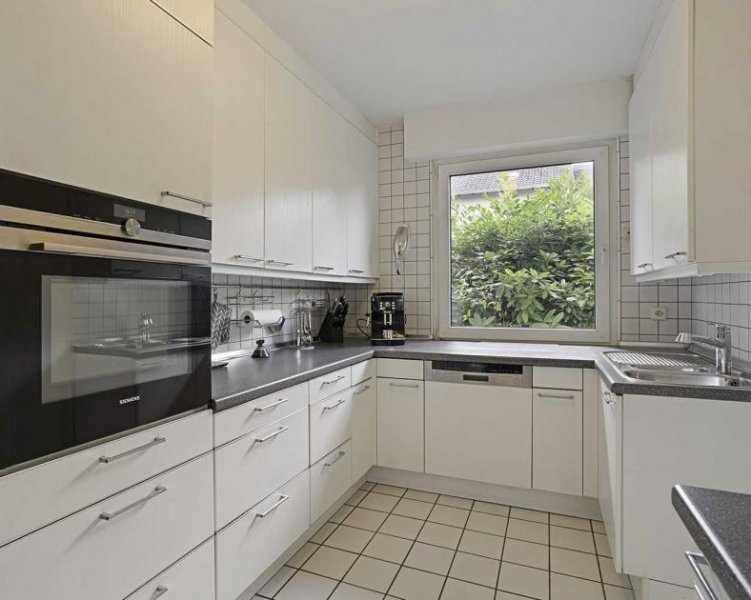 Ratingen Freistehendes Einfamilienhaus mit Garage auf großem Grundstück in Ratingen-Ost Haus kaufen