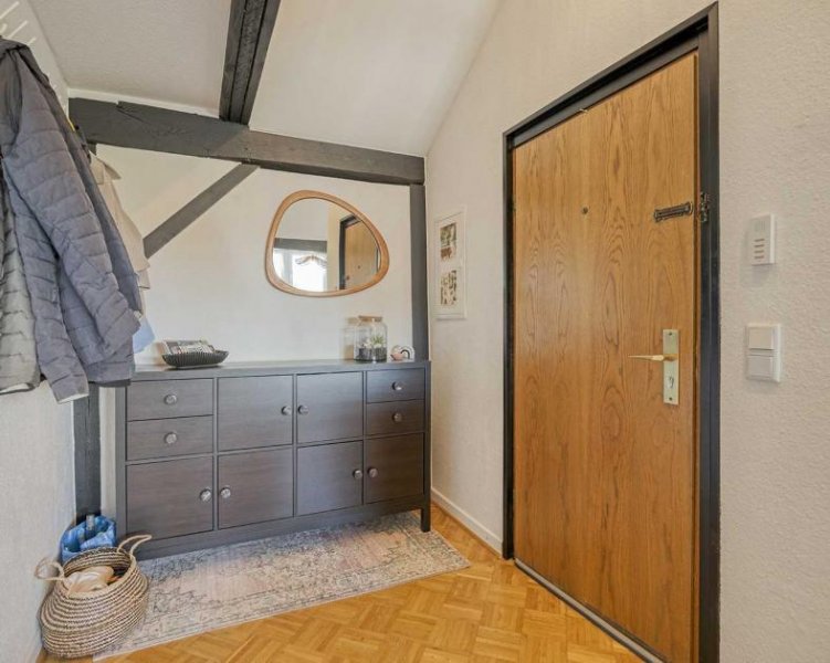 Ratingen Lichtdurchflutete 3-Zimmer-Dachgeschosswohnung mit Stellplatz in Ratingen-Ost Wohnung kaufen