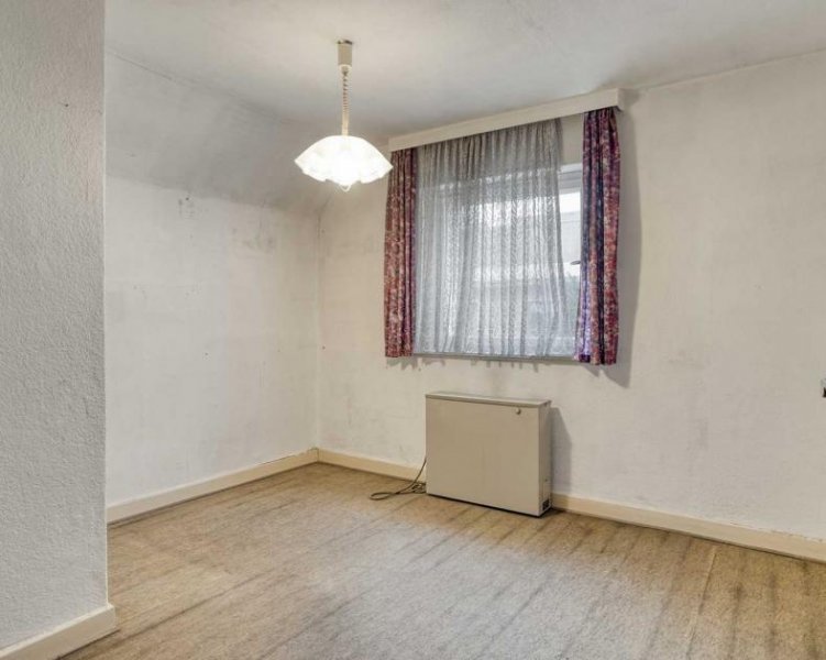 Ratingen Sanierungsbedürftiges Einfamilienhaus in bester Lage von Ratingen-Ost Haus kaufen