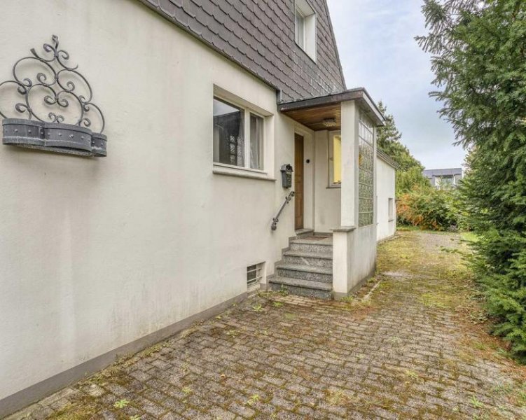 Ratingen Sanierungsbedürftiges Einfamilienhaus in bester Lage von Ratingen-Ost Haus kaufen