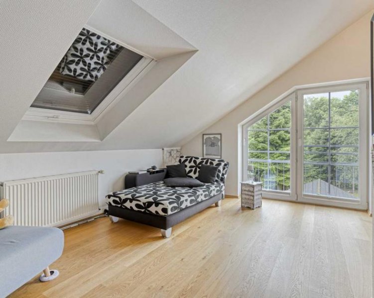 Ratingen Großzügige Maisonettewohnung mit 900 m² Garten und Garage in Breitscheid Wohnung kaufen