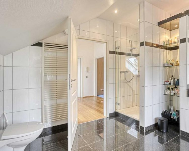 Ratingen Großzügige Maisonettewohnung mit 900 m² Garten und Garage in Breitscheid Wohnung kaufen