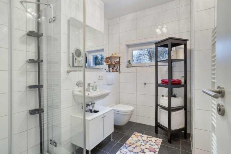 Ratingen Ratingen-Lintorf: Moderne Doppelhaushälfte mit sonnigem Garten, Dachterrasse und Garage Haus kaufen