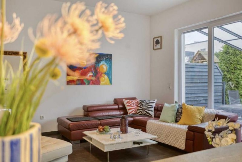 Ratingen Ratingen-Lintorf: Moderne Doppelhaushälfte mit sonnigem Garten, Dachterrasse und Garage Haus kaufen