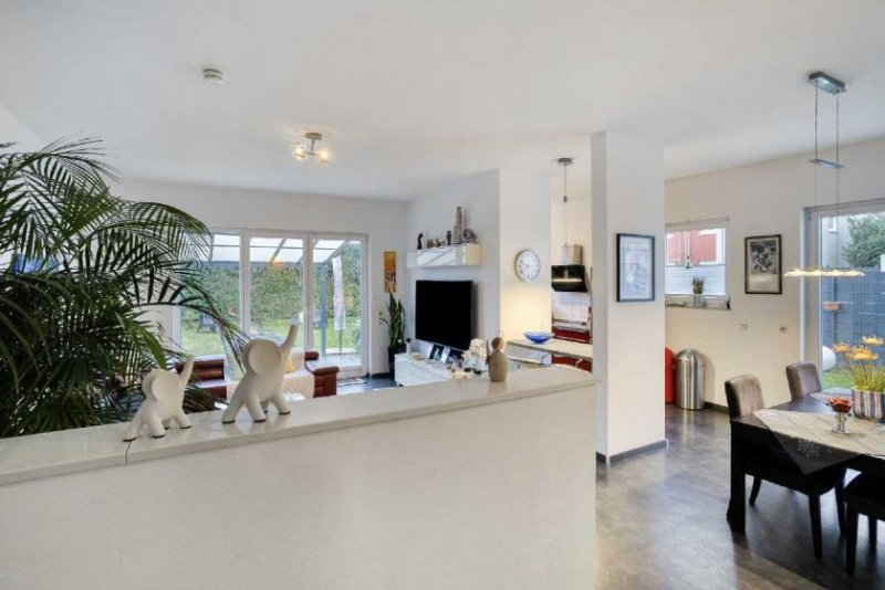 Ratingen Ratingen-Lintorf: Moderne Doppelhaushälfte mit sonnigem Garten, Dachterrasse und Garage Haus kaufen