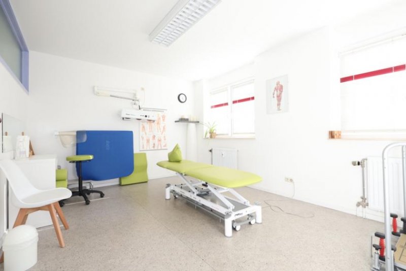 Mönchengladbach Solide Kapitalanlage mit guter Rendite - Baujahr 1989! Gewerbe kaufen