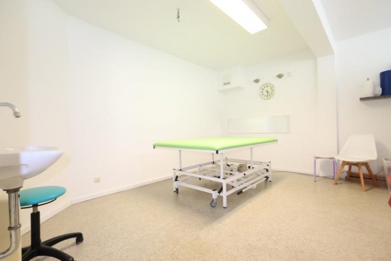 Mönchengladbach Solide Kapitalanlage mit guter Rendite - Baujahr 1989! Gewerbe kaufen