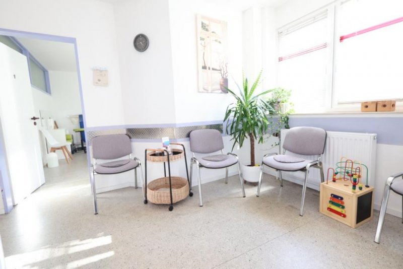 Mönchengladbach Solide Kapitalanlage mit guter Rendite - Baujahr 1989! Gewerbe kaufen