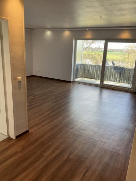 Mönchengladbach Wunderschöne 4-Zimmer-Wohnung mit Balkon, Aufzug und Tiefgaragenstellplatz! Wohnung kaufen