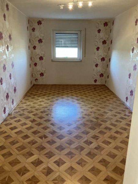 Mönchengladbach Wunderschöne 4-Zimmer-Wohnung mit Balkon, Aufzug und Tiefgaragenstellplatz! Wohnung kaufen