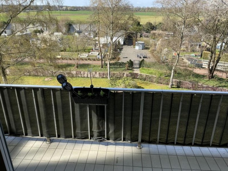 Mönchengladbach Wunderschöne 4-Zimmer-Wohnung mit Balkon, Aufzug und Tiefgaragenstellplatz! Wohnung kaufen