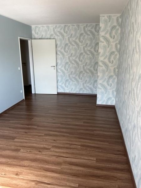 Mönchengladbach Wunderschöne 4-Zimmer-Wohnung mit Balkon, Aufzug und Tiefgaragenstellplatz! Wohnung kaufen